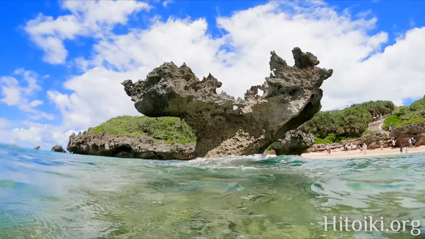 古宇利島トケイ浜ティーヌ浜ハートロック