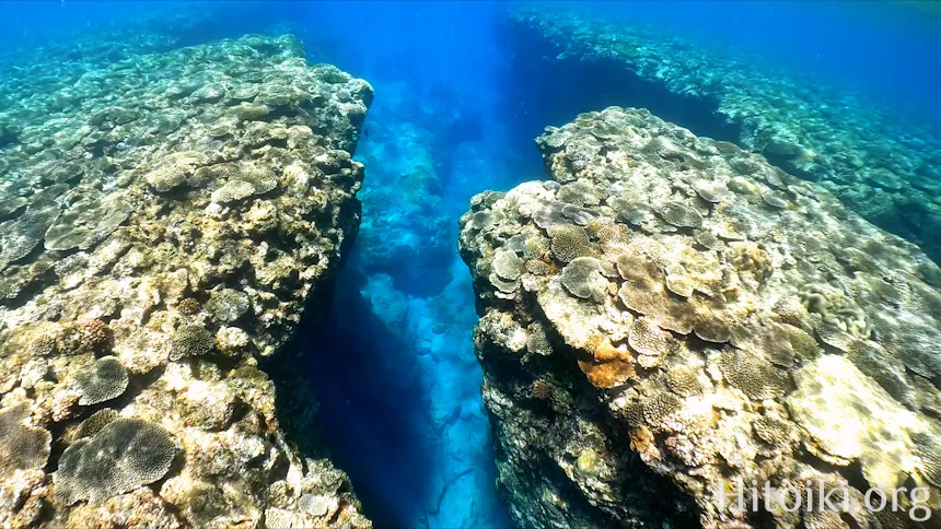 古宇利島トケイ浜ティーヌ浜ハートロック