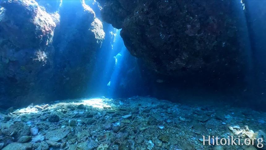 古宇利島トケイ浜ティーヌ浜ハートロック