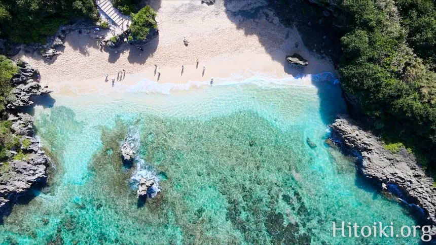 古宇利島トケイ浜ティーヌ浜ハートロック