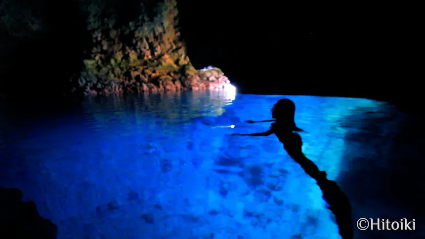 真栄田岬の青の洞窟